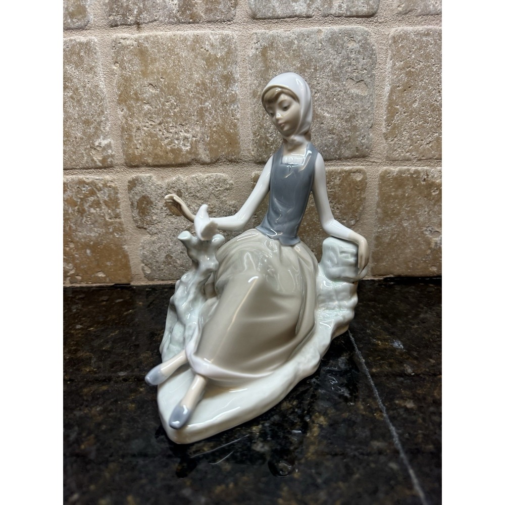 LLADRO Shepherdess Girl With Dove #4660 6 3/4" Figurine VTG Spain